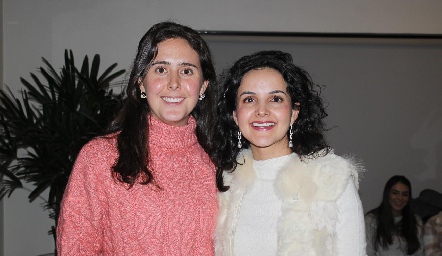 Valeria Villarreal y Yolanda Aguillón.