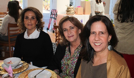  Leticia Hernández, Sofía Gómez y Claudia Nava.
