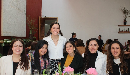  María José Flores, Sara Retana, Lore Lazcano, Hilda Galván, Fer y Luli Medina.