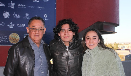  Jorge, Juan Pablo y Laura Sofía Covarrubias.