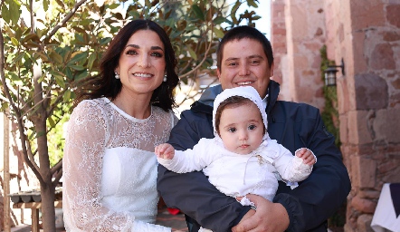 Carla Moreno y Aurelio Cadena con su hija Valentina.