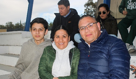  Said Meza, Nancy Meza y Emiliano Meza.