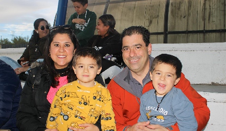  Ingrid Guillen, Agustín Roja, Marcelo y Gabriel.