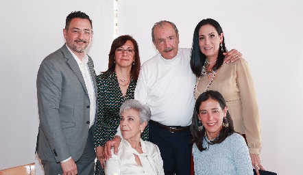  Alfredo, Mago, Alfredo, Ana Luisa, Margarita y Alejandra Lujambio.