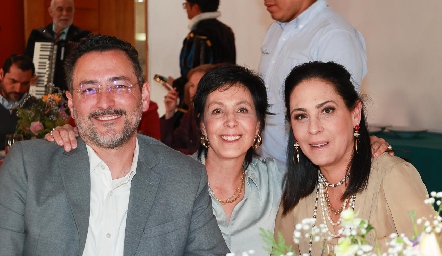  Alfredo Lujambio, Lucía Álvarez y Ana Luisa Lujambio.