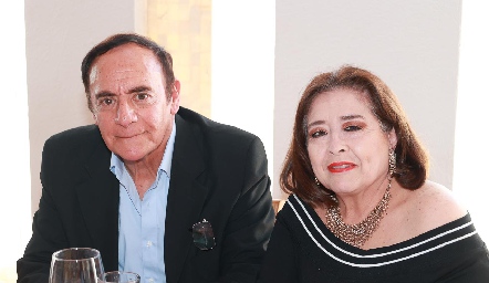  Hugo Morales y María Guadalupe González.