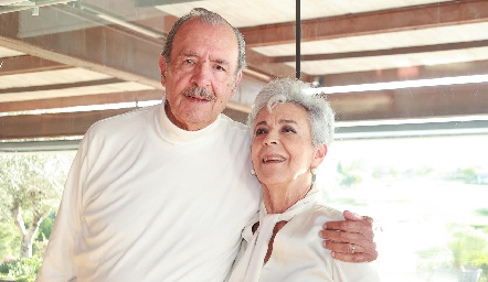  Alfredo Lujambio con su esposa, Margarita Cataño.