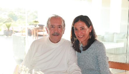  Alfredo Lujambio con su hija, Alejandra.