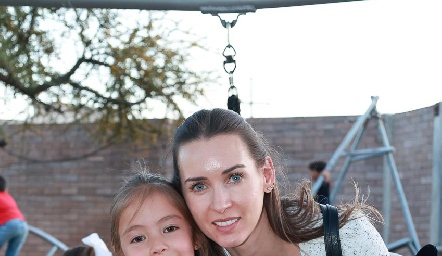  Daniela Borbolla con su hija Alessa.