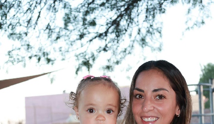  Ana Paula Cerbón con su hija Lea.