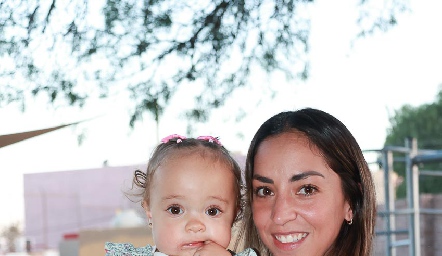  Ana Paula Cerbón con su hija Lea.