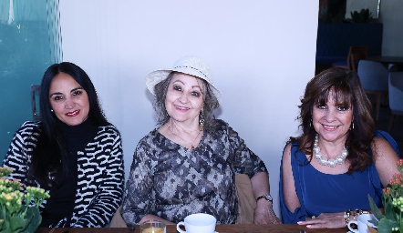  Lorena Burgaña, Nohemí Villalba y Martha Elena García.