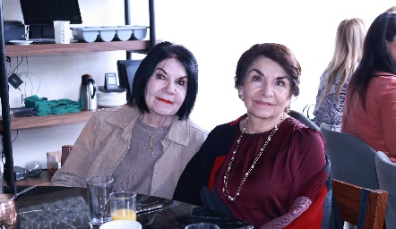  Olga Rivera y Celia Rivera.