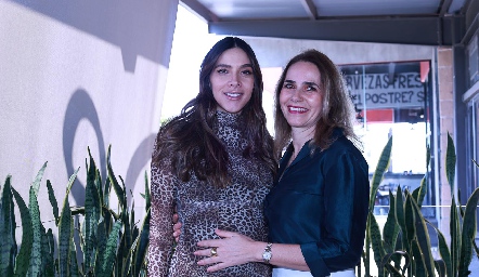  Elsa Santoyo con su mamá, Elsa Villalba.