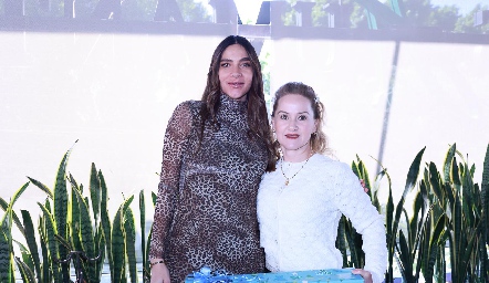  Elsa Santoyo y Elizabeth Heinze.