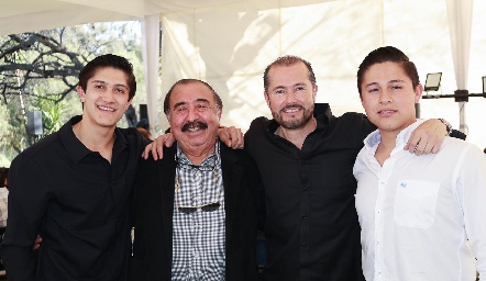  Diego, Armando, Armando y Armando Trujillo.