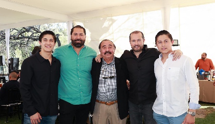  Diego, Carlos, Armando, Armando y Armando Trujillo.