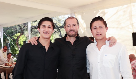  Diego, Armando y Armando Trujillo.