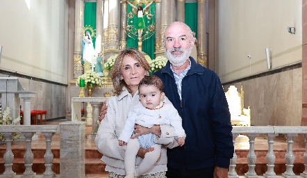  Luli Aldrete y Fernando Pérez Motilla con su nieto Juan Carlos.