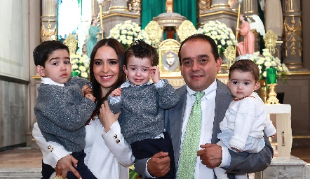  Jaime Morales, Daniela Pérez, José Pablo Morales, Jaime Morales y Juan Carlos Morales.