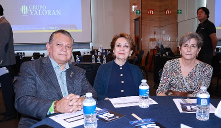  José Homero Garza, María Elena Sánchez y Ana María.