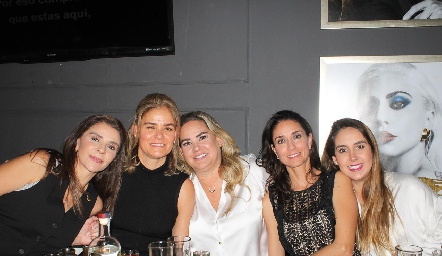  Lupita Mercado, Marcela Benavente, Daniela Benavente, Anel Ávila y Lu Borbolla.