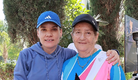 Laura Monsech con su mamá Laura Faz.