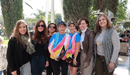  Sara Martínez, Paulina Quiroz, Graciela Torres, Laura Faz, Sandra Correa, Sofía Gutiérrez y Sabrina Gaviño.