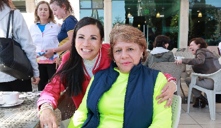  Mari Carmen Contreras y Celia Chávez.