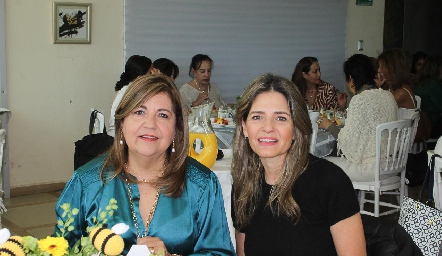  María del Carmen Hernández y Rosy Rodríguez.