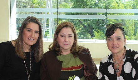  Mónica Leiva, Clau Carrillo y Carmen García.