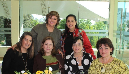  Mónica Leiva, Erika Ress, Claudia Carrillo, Patricia Gallardo, Carmen García e Isabel Guzmán.