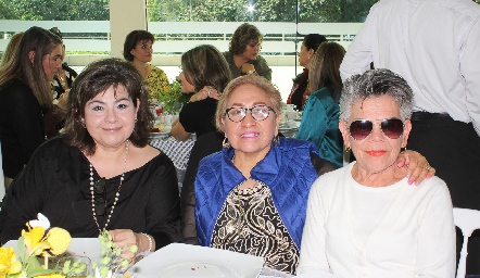  Gladys Villagómez, María Elena Rodríguez y Juanita Gutiérrez.