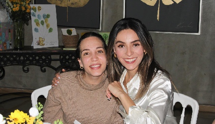  Sofi Torres Acosta y Adriana de la Maza.