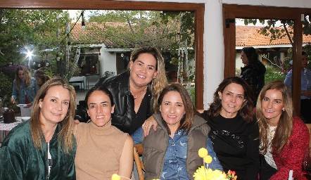  Gabriela Artolózaga, Nancy Puente, Daniela Benavente, Marijó Abaroa, Fernanda Félix y Lorena Quiroz.