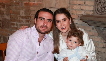  Manuel Saiz  Mónica Torres con su sobrino Andrés Torres.