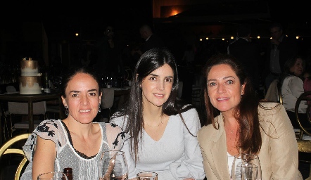  Nancy Puente, Laura Puente y Claudia Altamirano.