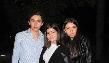  Mateo Conde, Sofía Bello y Marisol Chalita.