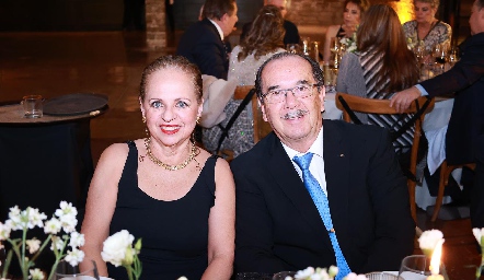  Amalia Castillo y Guillermo Castro Pattón.