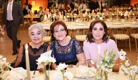  Edith López, Maricela Aguilar e Isabela Aguilar.