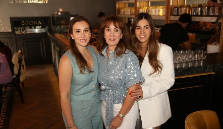  Patty De Antuñano, Patty Espinosa y Maytee De Antuñano.