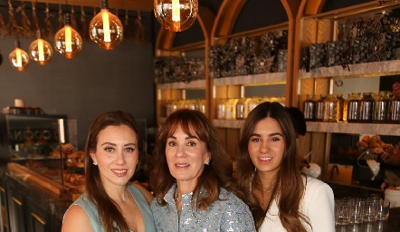  Patty De Antuñano, Patty Espinosa y Maytee De Antuñano.