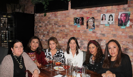 Ángeles Narváez, Tere Martínez, Rocío Covarrubias, Jose Gutiérrez, Norma Narváez y Cecilia Muñoz.