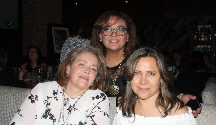  Claudia Serment, Carmen Alejo y Laura Monjarás.
