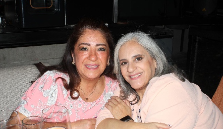 Tita Pedroza y Adriana Bravo.