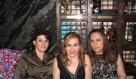  Isabel Guzmán, Martha Gabriela Rodríguez y Rebeca Fantina.