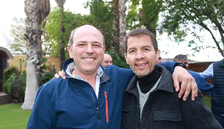  Roberto y Hugo Olivares.