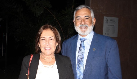  Lourdes Gómez Garza y Juan Carlos Alvarado.