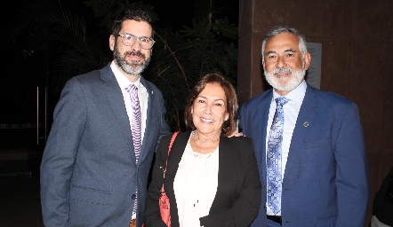  Bernardo Reynoso, Lourdes Gómez Garza y Juan Carlos Alvarado.
