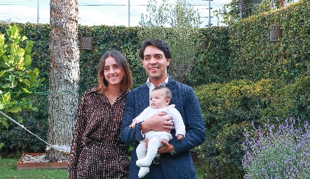  Fer Morales y Diego Tobías con su sobrino Mauricio.